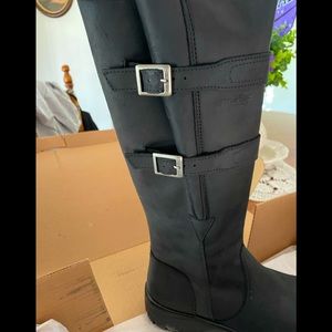 Never worn!! With Box and tags still on ! 😊